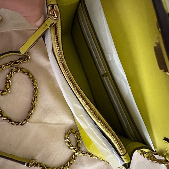 NWT Tory Burch Britten patent chain wallet crossbody w. Wristlet - Picture 9 of 12